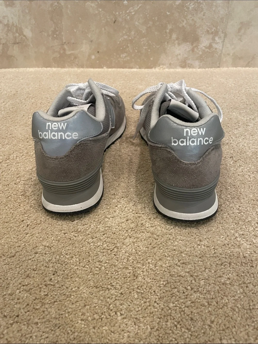Men’s classic New Balance 574 in gray with white, size 8, barely worn